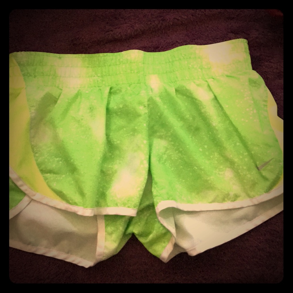 LIME GREEN NIKE TEMPO